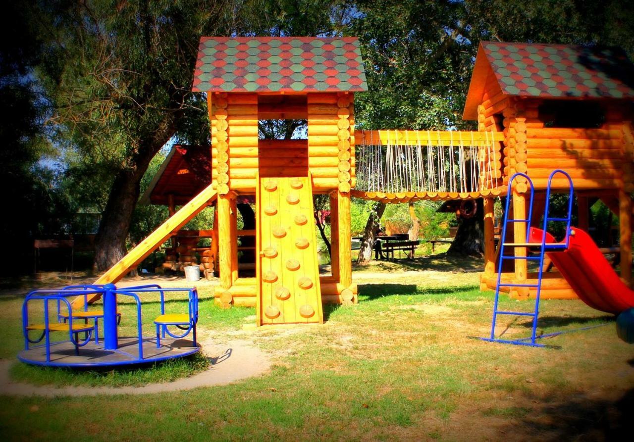 Holiday Park Dunay Kyslytsya Exteriör bild